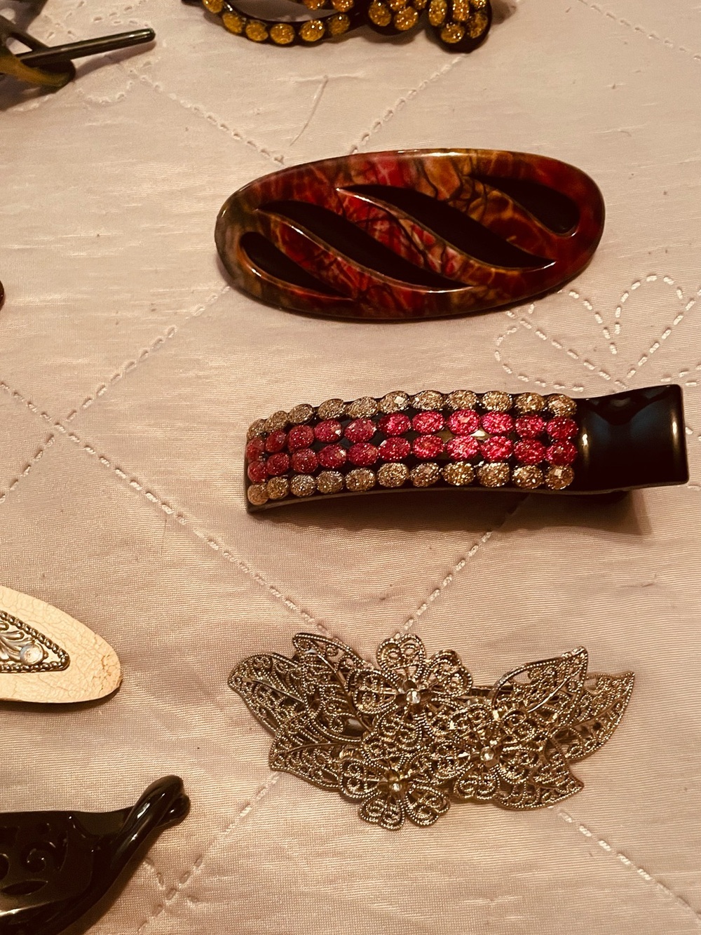 Assorted Women’s Decorative Hair Clips - Red, Gold, Brown, Black - Picture 4 of 9